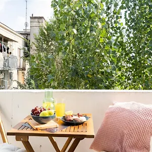 Apartment Spacious 2 Bdr Flat In The Old Town, Bucharest